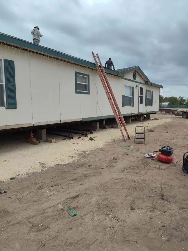 Manufactured home services in Crystal City, Texas